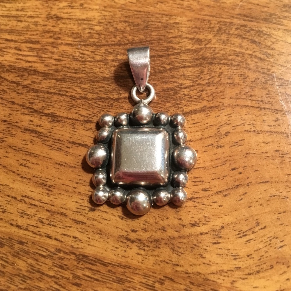 💙SALE💙 Silver Square Pendant